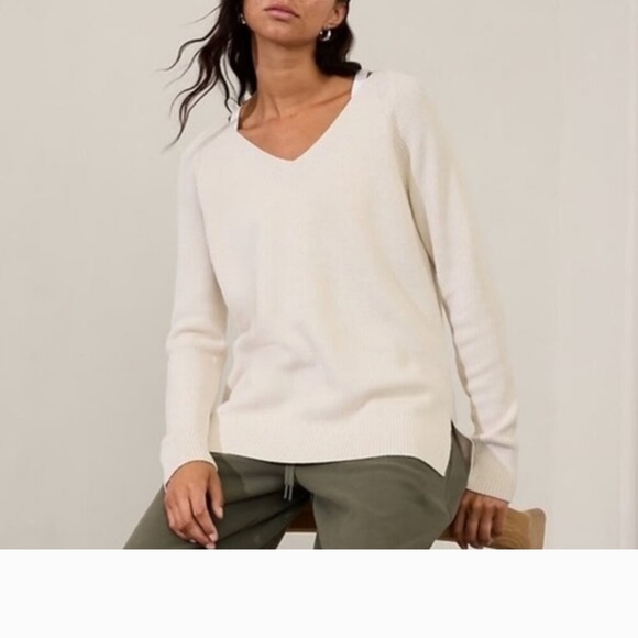 Athleta Sweater Hanover Refined V Neck Merino Wool Blend Small Bone Jumper SZ S - Picture 2 of 12